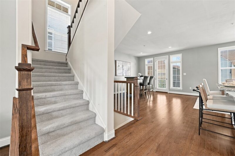 1410 Hastings Crescent — photo 8