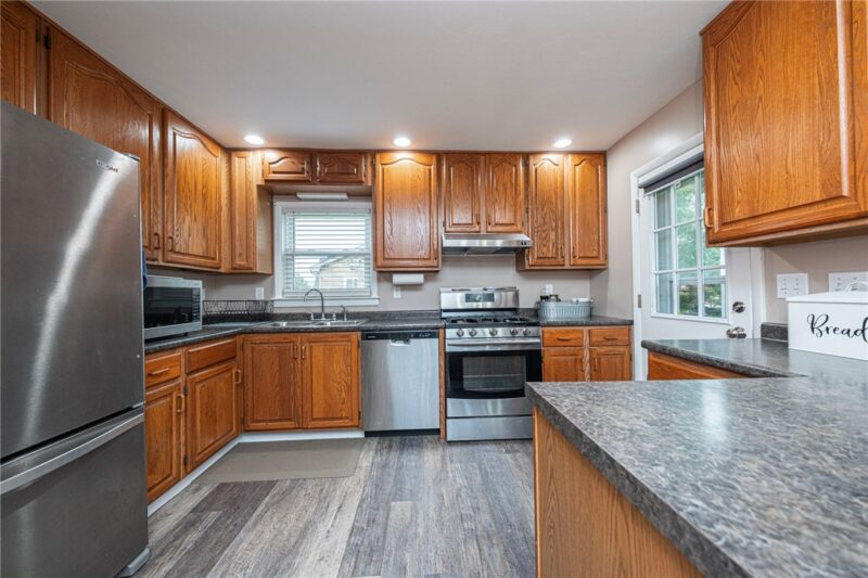 407 Cottage Ln — photo 4