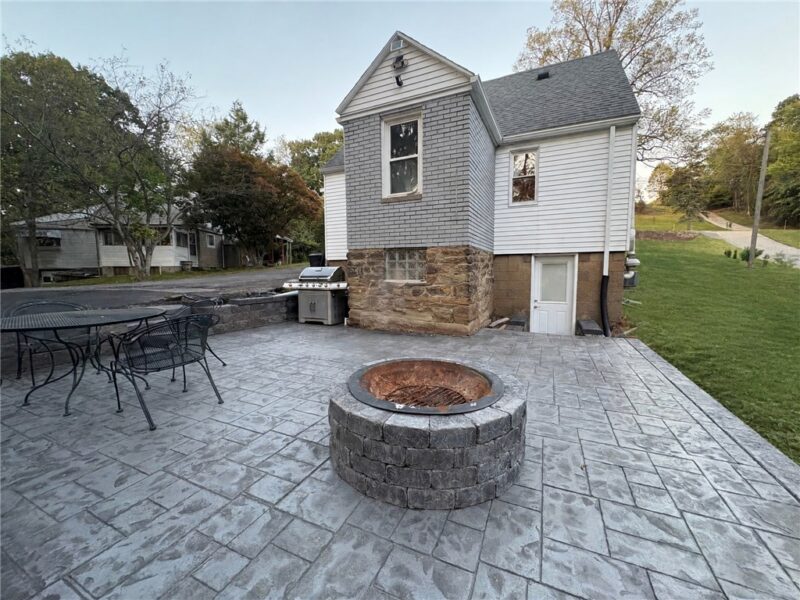 695 Roosevelt Road — photo 2