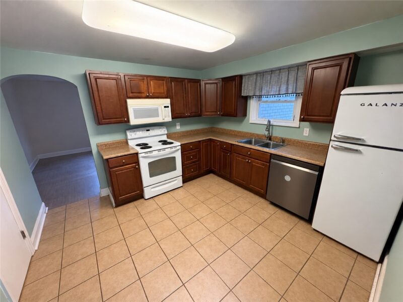 695 Roosevelt Road — photo 4