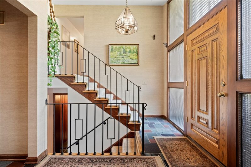 3535 Macarthur Dr — photo 2