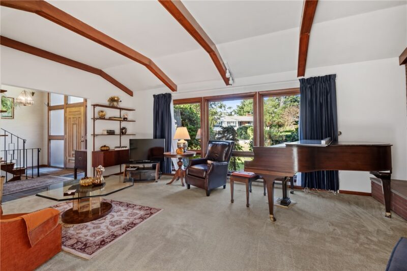 3535 Macarthur Dr — photo 4
