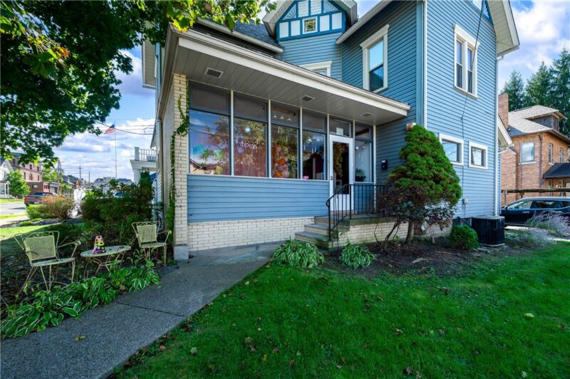 228 N Washington St — photo 4