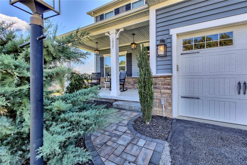 1037 Wedgewood Dr — photo 2