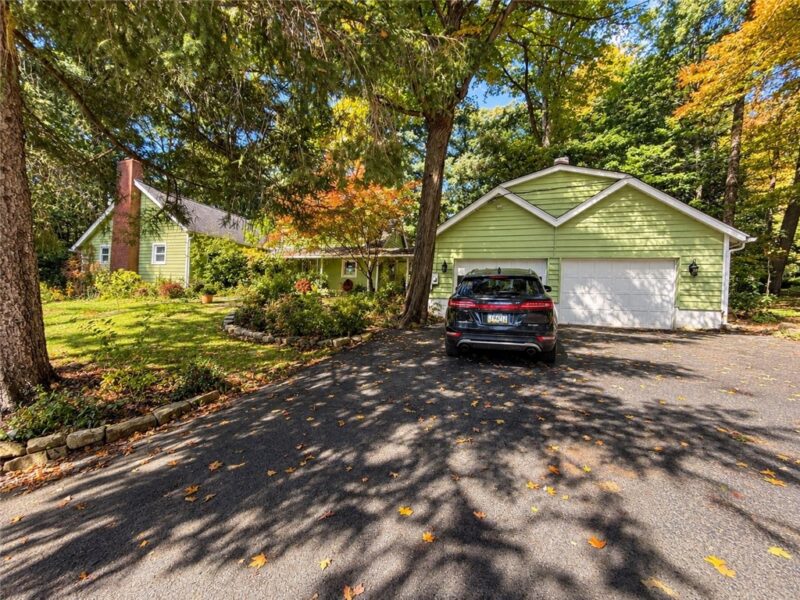 201 Woodland Dr — photo 2