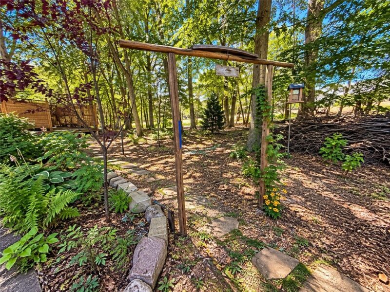 201 Woodland Dr — photo 8