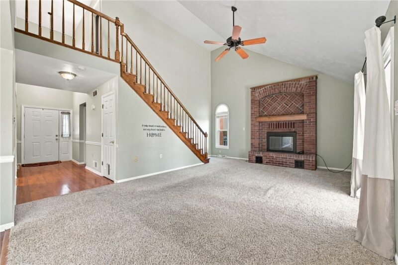 213 Chris Dr — photo 2
