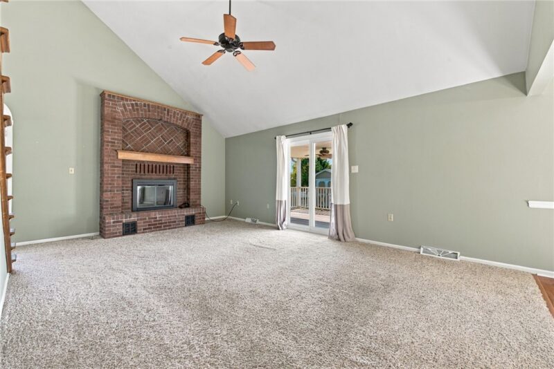 213 Chris Dr — photo 3