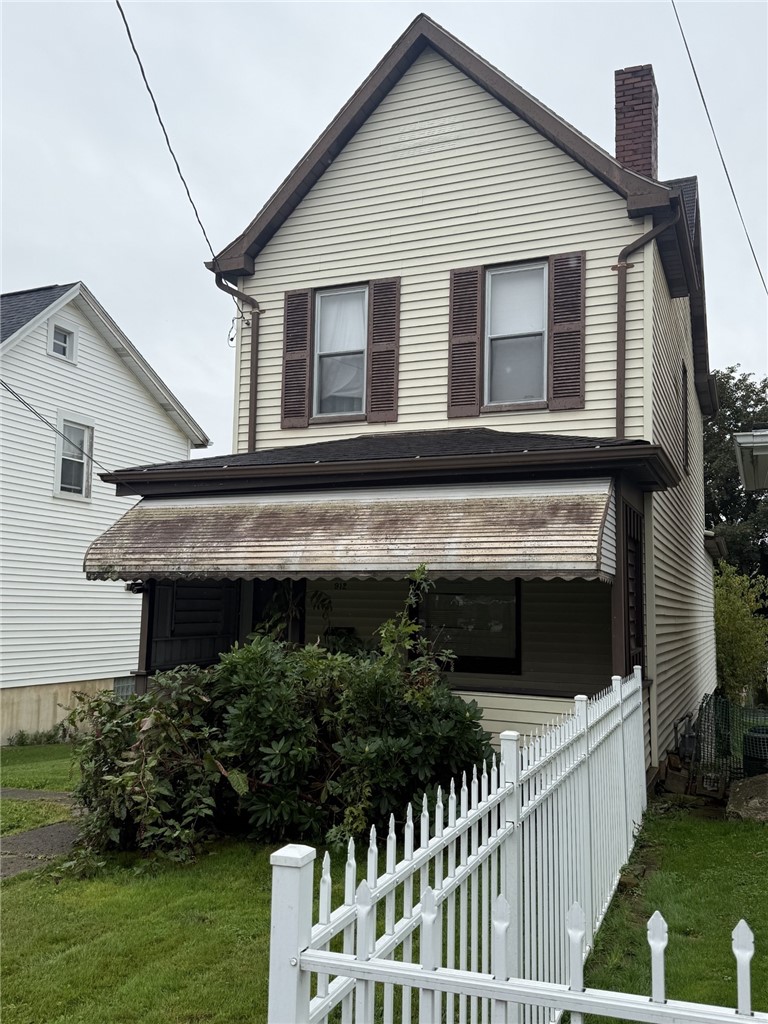 912 Summit St — photo 1