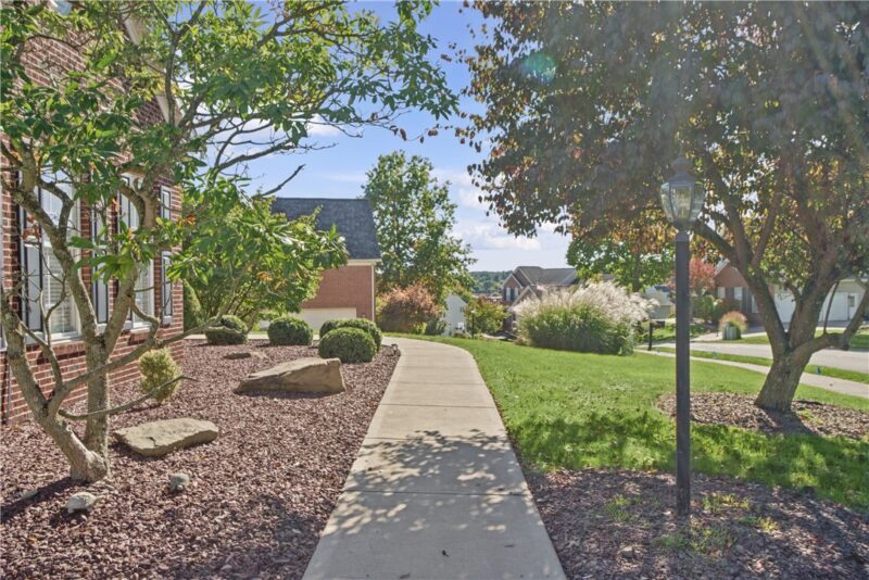 210 Briar Hill Ct — photo 3