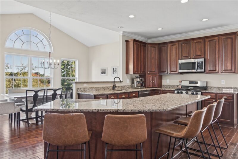 210 Briar Hill Ct — photo 8