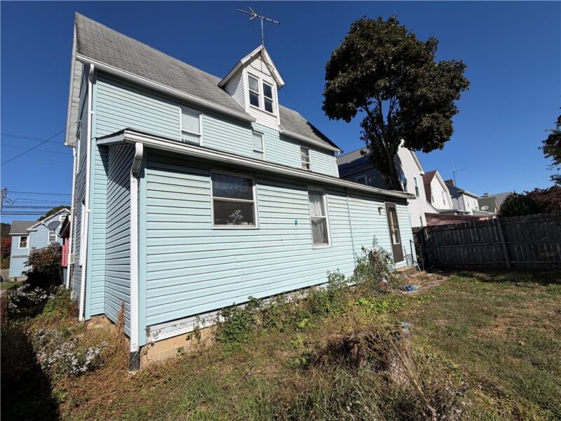 156 Byron St — photo 2