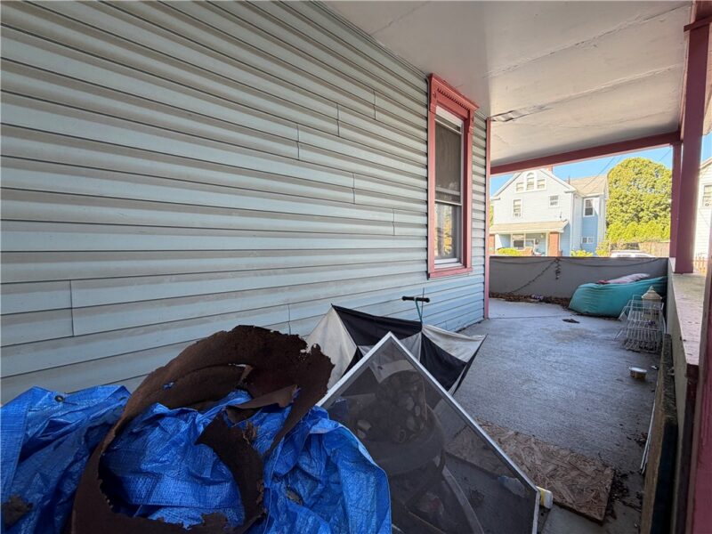 156 Byron St — photo 3