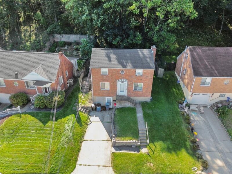 9242 Valley St — photo 2