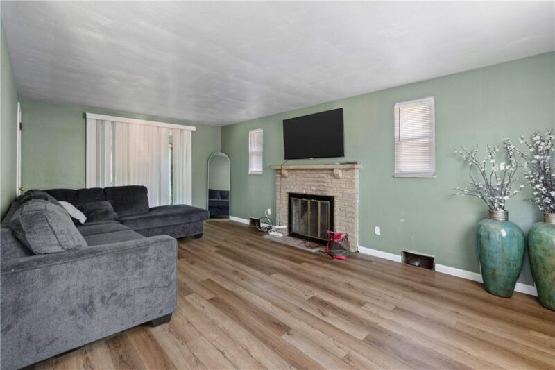 9242 Valley St — photo 3