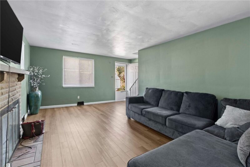 9242 Valley St — photo 4
