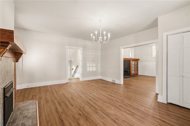214 Castle Shannon Blvd — photo 2