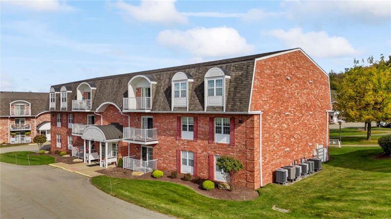 108 Clubhouse Dr — photo 2
