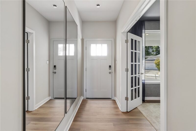 1090 Peachtree Rd — photo 2