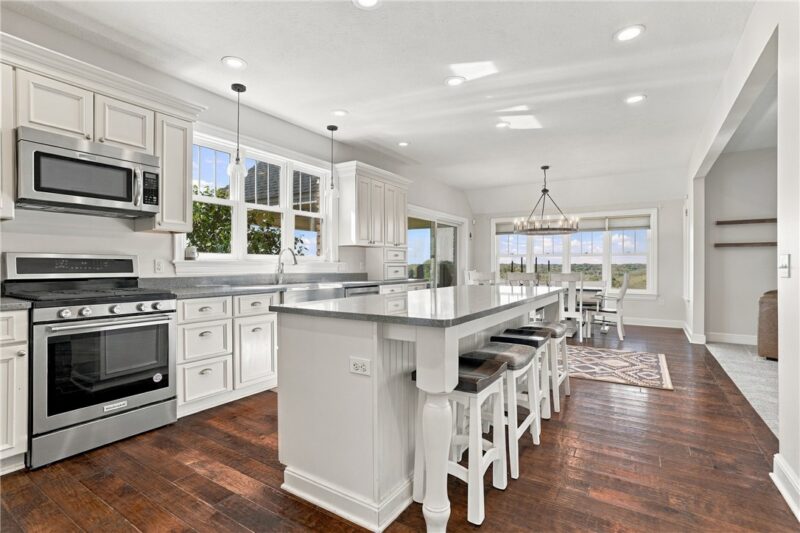 160 S Benbrook Rd — photo 8