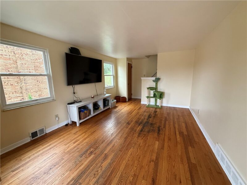 1366 Broadway Ave — photo 3