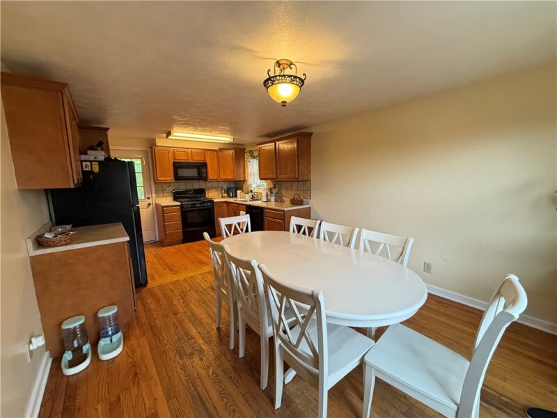 1366 Broadway Ave — photo 4