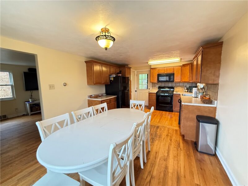 1366 Broadway Ave — photo 5