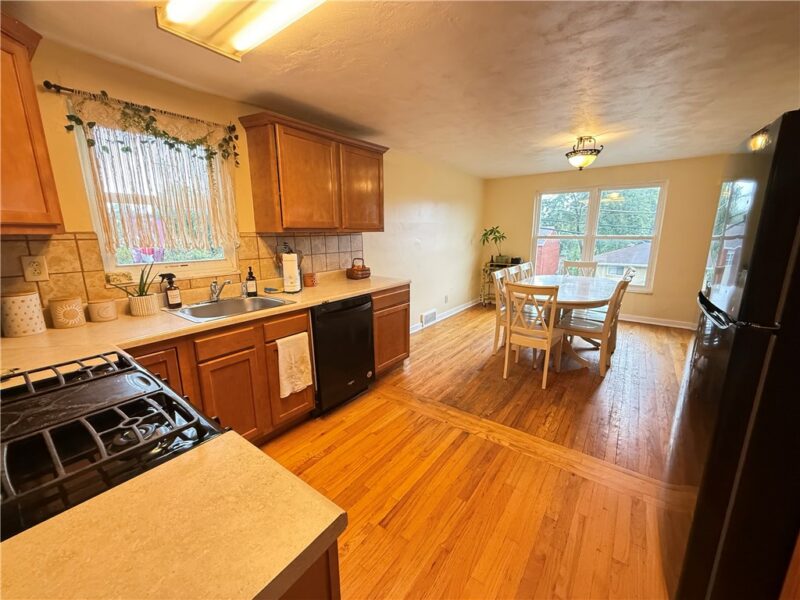1366 Broadway Ave — photo 6
