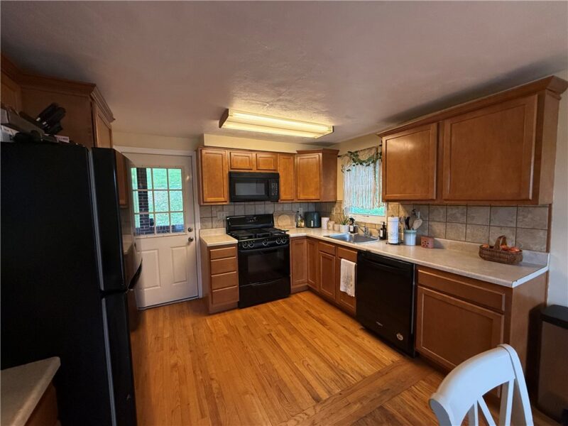 1366 Broadway Ave — photo 7