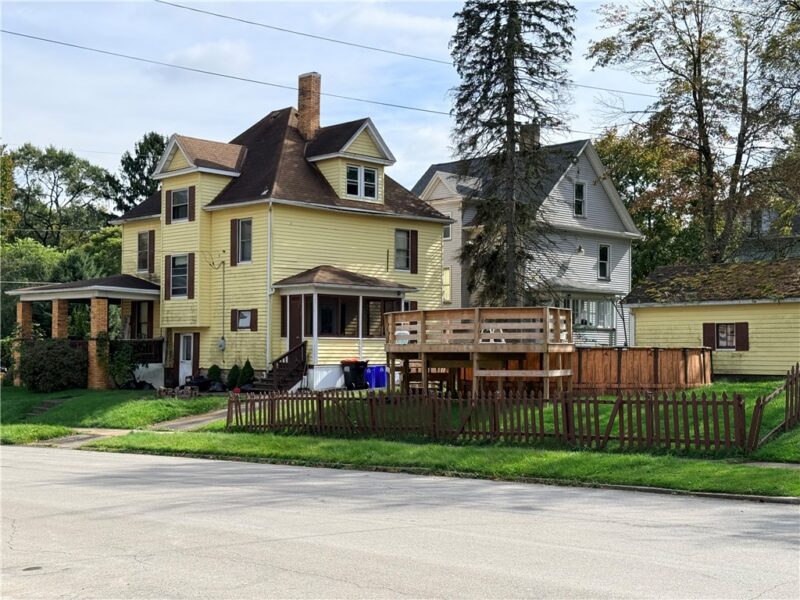 1315 Albert St — photo 4