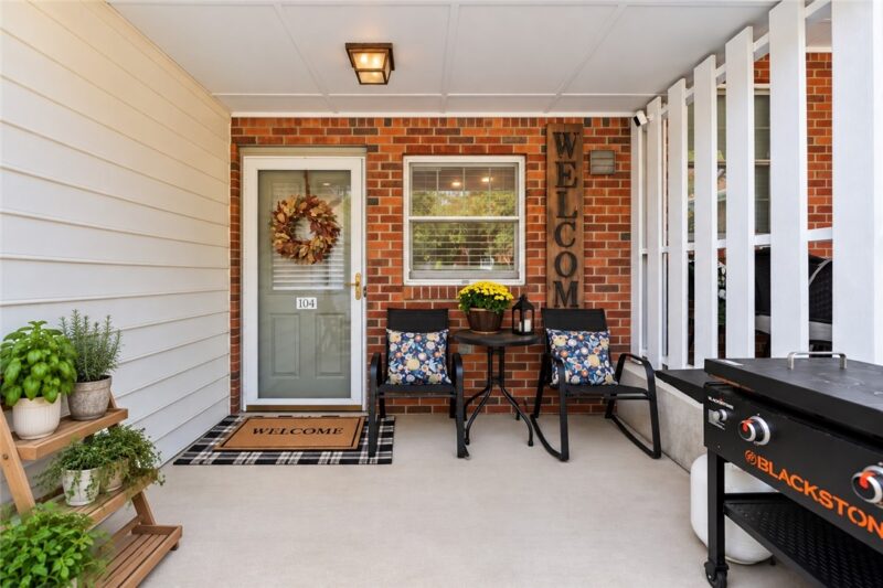 104 Boxwood Ct — photo 2
