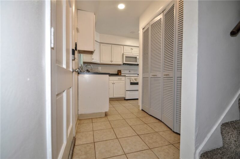 207 Scott St — photo 7