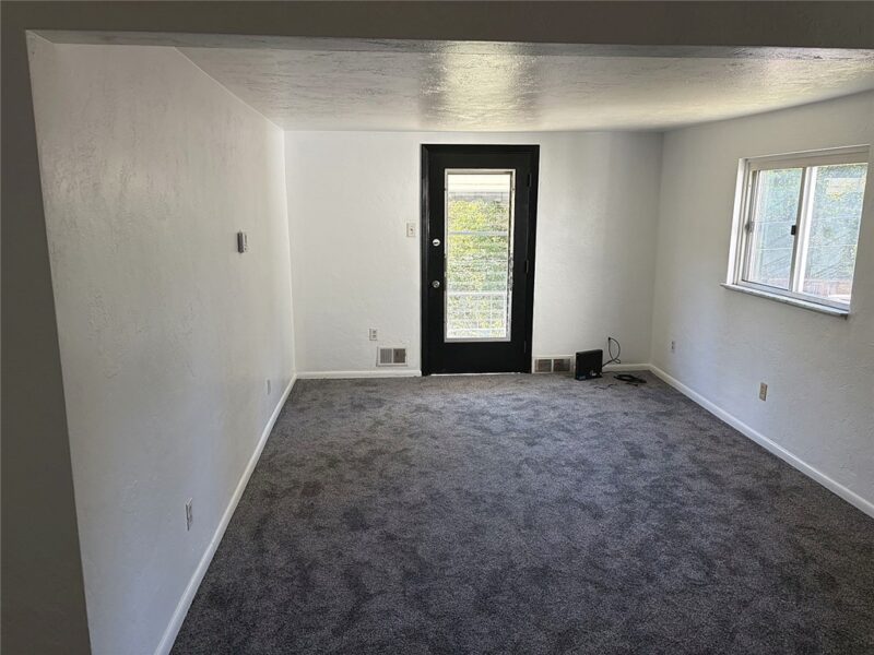 912 Hillsboro St — photo 5