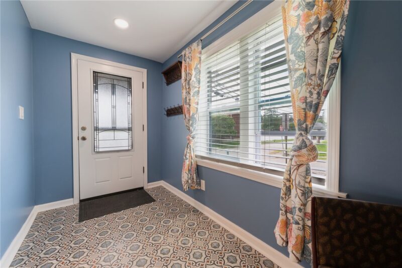 200 Grove Ave — photo 3