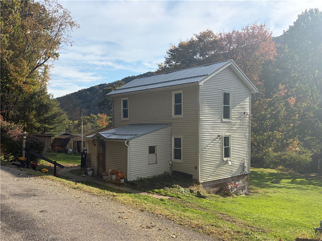 137 Watson Ave — photo 1