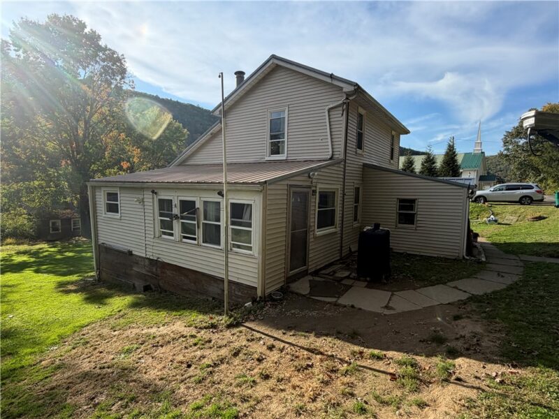 137 Watson Ave — photo 3