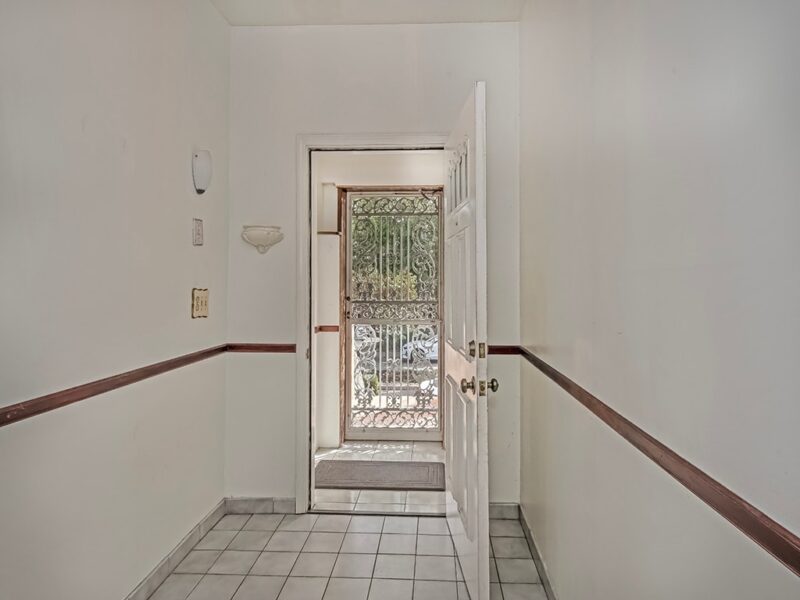 3435 Parkview AVENUE — photo 3