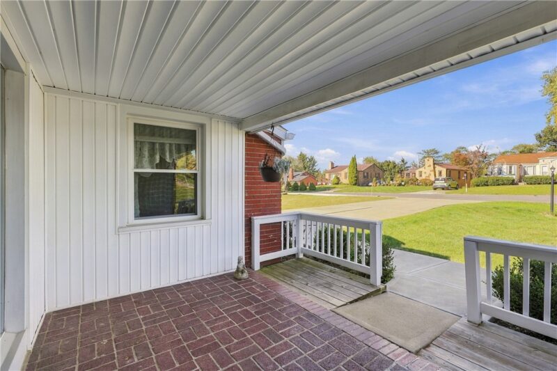 4235 GREENRIDGE ROAD — photo 2