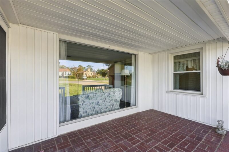4235 GREENRIDGE ROAD — photo 3