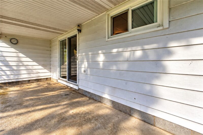 82 Center St — photo 3