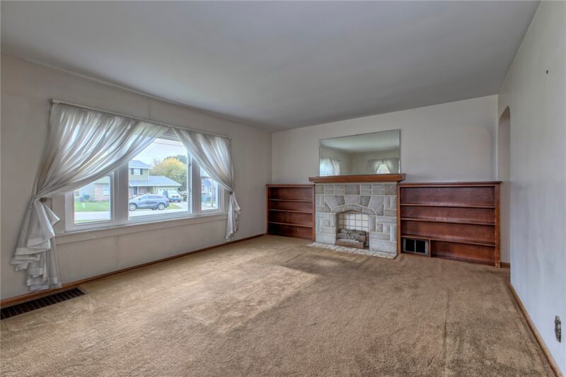 82 Center St — photo 8
