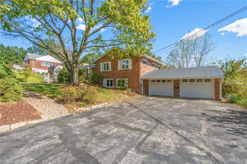 305 Banbury Ln
