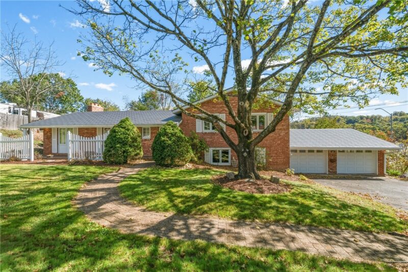 305 Banbury Ln — photo 2