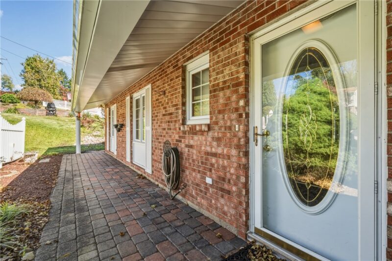 305 Banbury Ln — photo 4