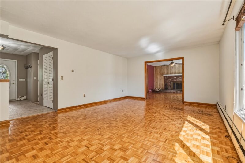 305 Banbury Ln — photo 5