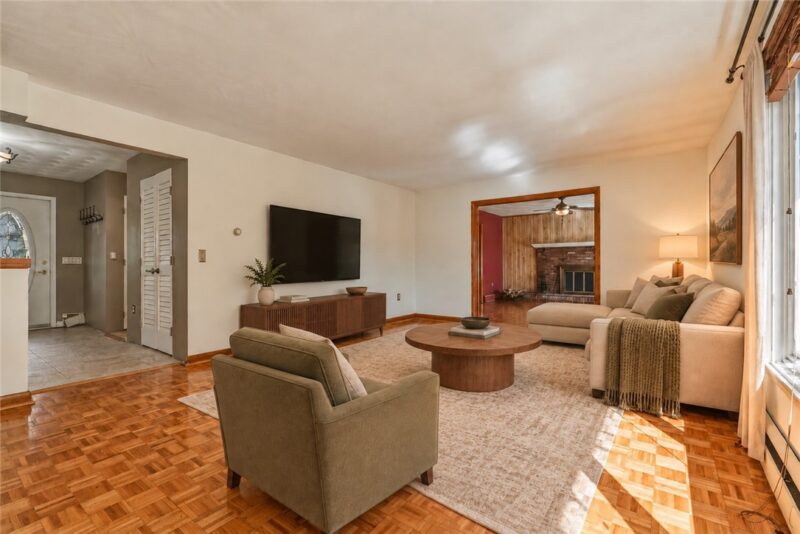 305 Banbury Ln — photo 6