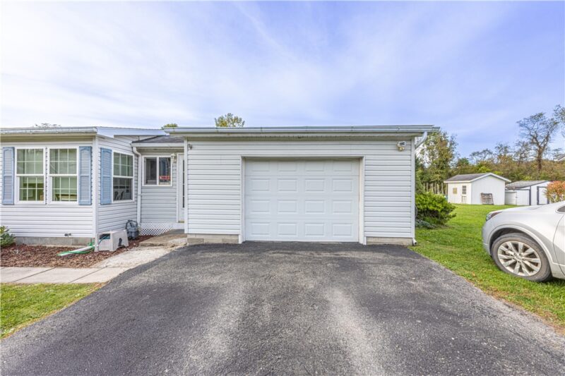208 Florence Dr — photo 2