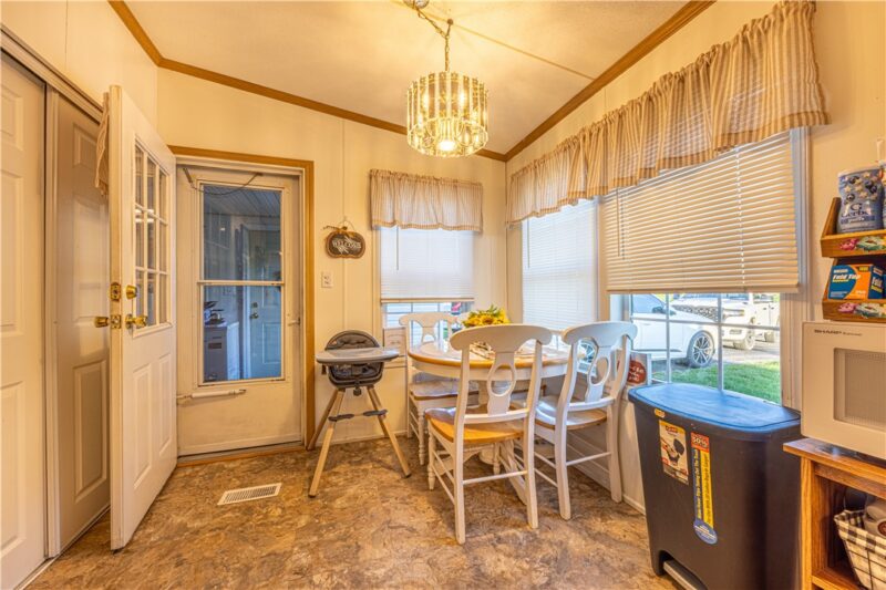 208 Florence Dr — photo 7