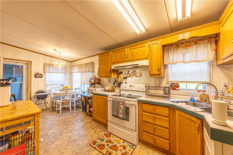 208 Florence Dr — photo 8