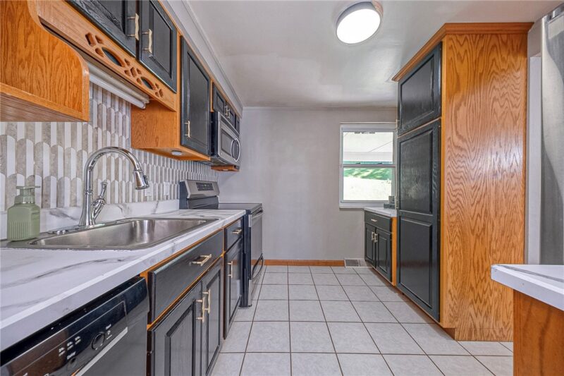 4437 Helmar Drive — photo 8